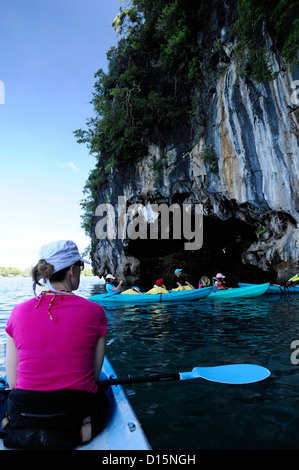 See-Kajak Kajak Ao Thalane Krabi Thailand Phang Nga Bucht Ao Nang Abenteuer Aktivität Karst Klippen Stockfoto