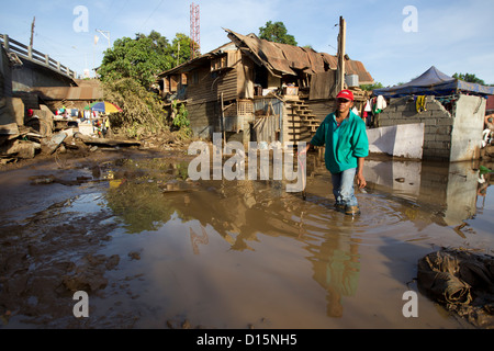 Acacia Street, Cagayan De Oro, Mindanao, Philippinen & Anschluss an tropischer Sturm Washi (PAGASA, Sendong). Stockfoto