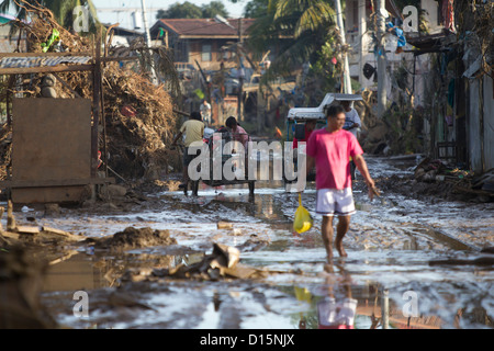 Acacia Street, Cagayan De Oro, Mindanao, Philippinen & Anschluss an tropischer Sturm Washi (PAGASA, Sendong). Stockfoto