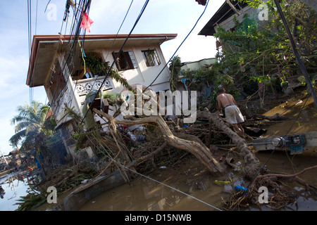 Acacia Street, Cagayan De Oro, Mindanao, Philippinen & Anschluss an tropischer Sturm Washi (PAGASA, Sendong). Stockfoto