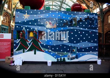 Weltweit größte LEGO Advent Kalender, Covent Garden, London von Duncan Titmarsh gebaut Stockfoto