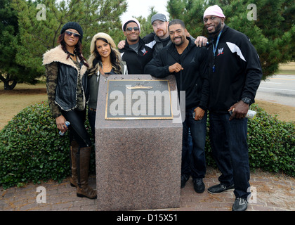 WWE Superstars besuchen Naval Station Norfolk Stockfoto