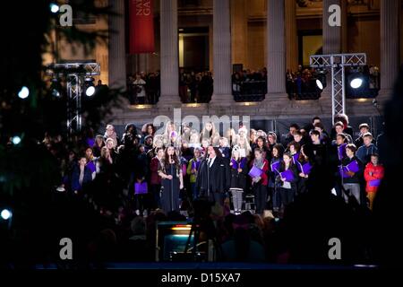 London, UK. 8. Dezember 2012 fand festliche Carol Konzert auf dem Trafalgar Square, die Spiele in London Freiwilligen danken. Stockfoto