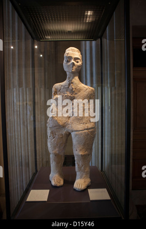 Prähistorische Skulptur aus ' Ain Ghazal, Jordanien - Musée du Louvre, Paris Stockfoto
