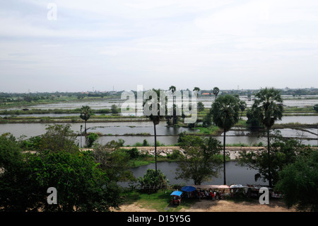 Wat Phu Khao Thong Tempel golden Mountain Ayutthaya Thailand Ansicht von oben der chedi Stockfoto