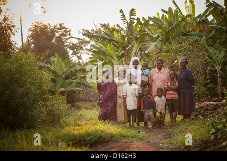 Frauen und Kinder in einer Großfamilie - Kasese, Uganda. Stockfoto