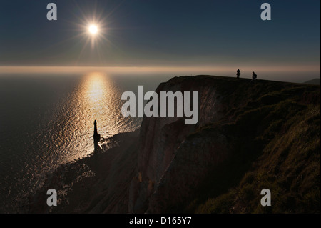 Low-Herbst-Sonne am Nachmittag über Klippen von Beachy Head und Leuchtturm in der Nähe von Bournemouth, Sussex. Stockfoto