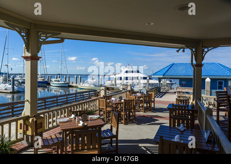 Bretts Wasserstraße Cafe an der Uferpromenade in historischen Fernandina Beach, Amelia Island, Florida, USA Stockfoto