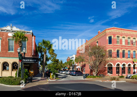 2nd Street an der Kreuzung Woth Center Street in der Innenstadt von Fernandina Beach, Amelia Island, Florida, USA Stockfoto