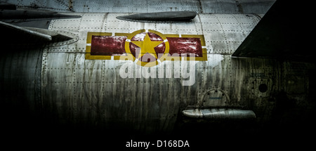 Vietnamesischen Luftwaffe Abzeichen an der Seite eines Flugzeugs in Hanois Kriegsmuseum Stockfoto