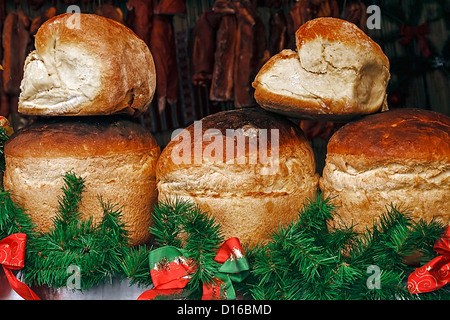 Rundes Brot Haus, traditionelle ungarische zum Verkauf an eine traditionelle Messe Lebensmittel vorgestellt. Stockfoto