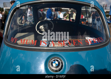 Die hintere Windschutzscheibe eine BMW Isetta Blase Autos. Stockfoto