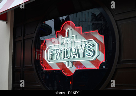 TGI Fridays Fenster Zeichen Stockfoto