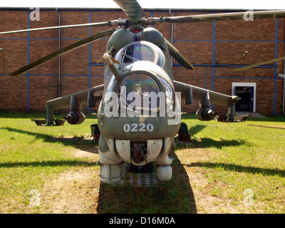 Hubschrauber im Luftfahrtmuseum Prag, Kbely.Mil Mi - 24D Hind-D Stockfoto