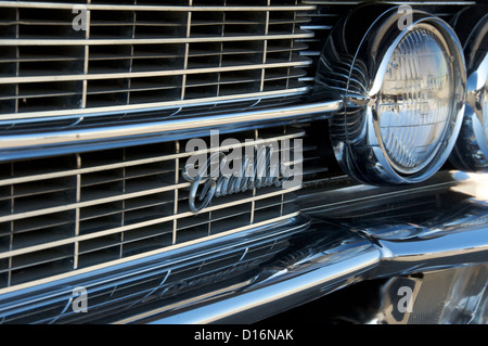 Cadillac-Grill und Frong Scheinwerfer Stockfoto