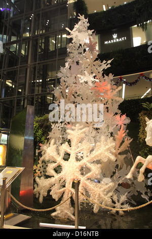 Weihnachtsbaum zeigt in Siam Paragon Einkaufszentrum in Bangkok Stockfoto