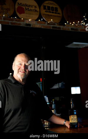 Fred Noe, der Urenkel von Jim Beam, ist der Brennmeister für Jim Beam. Stockfoto