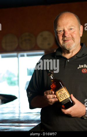 Fred Noe, der Urenkel von Jim Beam, ist der Brennmeister für Jim Beam. Stockfoto