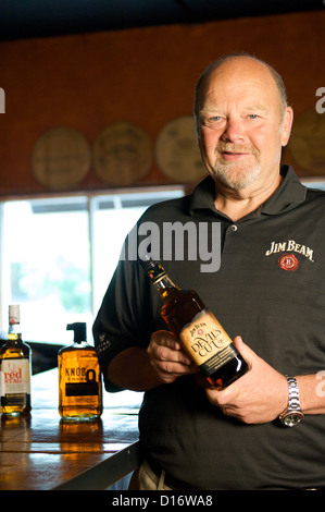 Fred Noe, der Urenkel von Jim Beam, ist der Brennmeister für Jim Beam. Stockfoto