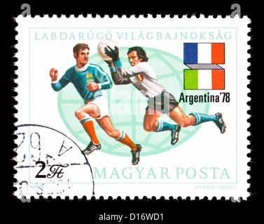 Briefmarke aus Ungarn mit Fußball-Spieler. Stockfoto