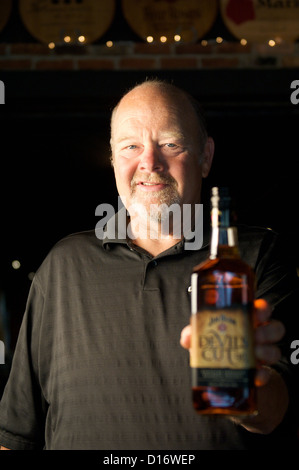 Fred Noe, der Urenkel von Jim Beam, ist der Brennmeister für Jim Beam. Stockfoto