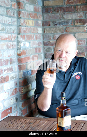 Fred Noe, der Urenkel von Jim Beam, ist der Brennmeister für Jim Beam. Stockfoto