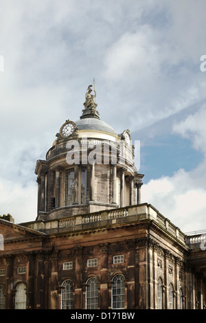 Liverpool Town Hall Kuppel und Figur an der Spitze Stockfoto