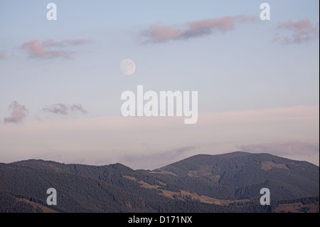 Vollmond unter Karpaten, Ukraine Stockfoto