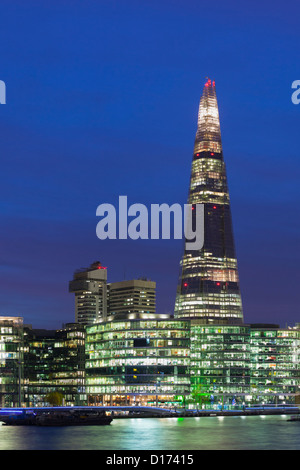 Die Scherbe und More London in der Nacht, London, England Stockfoto
