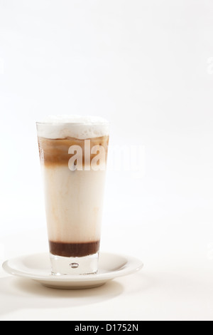 Gekühlter oder Geeister Kaffee ist ein kühler Sommer alkoholfreies Getränk Stockfoto