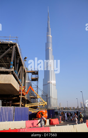 Dubai VAE, Vereinigte Arabische Emirate, Naher Osten, Innenstadt von Dubai, Burj Dubai, Asiaten ethnischen Einwanderer Minderheit, Mann Männer männlichen erwachsenen adul Stockfoto