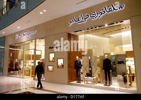 Dubai VAE, Vereinigte Arabische Emirate, Innenstadt von Dubai, Burj Dubai, Dubai Mall, Luxus, Geschäft, Geschäfte, Unternehmen, Bezirk, Salvatore Ferragamo, Designer, Kleidung, acce Stockfoto