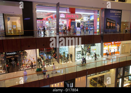 Dubai VAE, Vereinigte Arabische Emirate, Innenstadt von Dubai, Burj Dubai, Dubai Mall, Geschäft, Geschäfte, Unternehmen, Bezirk, Ebenen, Muslim, Beduinen, muslimischer ethnischer Mann Männer männlich Stockfoto