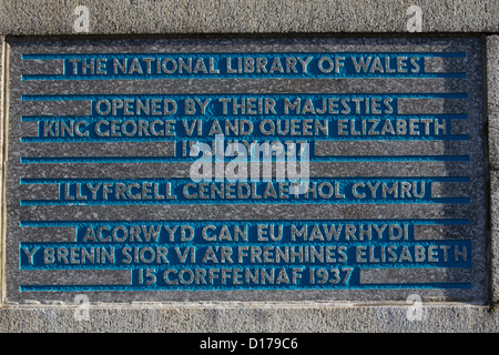 Anlässlich der Eröffnung der National Library of Wales im Jahr 1937 von König George VI. und Königin Elizabeth Stone Stockfoto