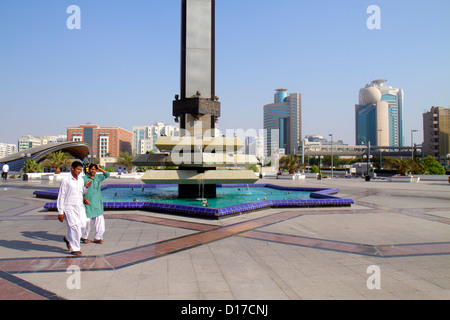 Dubai VAE, Vereinigte Arabische Emirate, Deira, Al Rigga, Union Square, Union Metro Station, Red Green Line, U-Bahn, Zug, Zug, Außenfassade, Dubai Creek Tower, Al Stockfoto