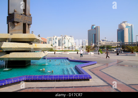 Dubai VAE, Vereinigte Arabische Emirate, Deira, Al Rigga, Union Square, Dubai Creek Tower, Al Reem Tower, Etisalat Tower I, Fountain, UAE121012041 Stockfoto