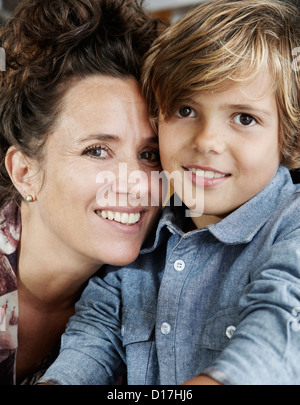 Nahaufnahme eines lächelnden Mutter und Sohn Stockfoto