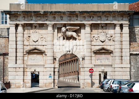 "Kopnena Vrata", das Landtor, die Altstadt von Zadar auf der Adria-Küste von Kroatien. Stockfoto