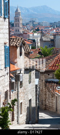 Blick über die Dächer in der Stadt Split an der kroatischen Adria Küste. Stockfoto