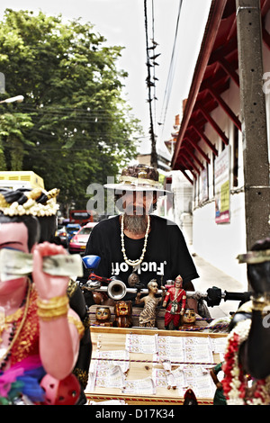 Straßenhändler mit waren für den Verkauf Stockfoto