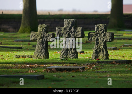 Der Soldatenfriedhof WW1 / Studentenfriedhof, German First World War One Friedhof von Langemark, West-Flandern, Belgien Stockfoto