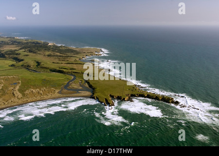 Eine Luftaufnahme des Point Arena auf der Nordküste Kaliforniens. Stockfoto