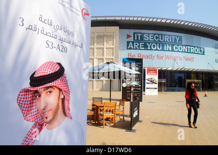 Dubai VAE, Vereinigte Arabische Emirate, Sheikh Zayed Road, World Trade Centre, Convention Centre, GITEX Technology Week, Special, Englisch, Arabisch, Sprache, zweisprachig, Stockfoto