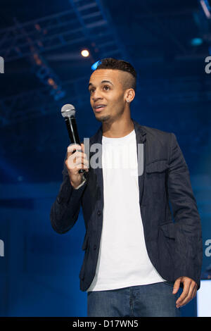 Birmingham, Vereinigtes Königreich. 10. Dezember 2012. JLS Eröffnung der wichtigsten Modenschau, soll Durchführung einen exklusiven DJ das Publikum bei der Kleidung Show Live warm. Clothes Show findet im National Exhibition Centre in Birmingham und in diesem Jahr fand die 24. Veranstaltung. Stockfoto