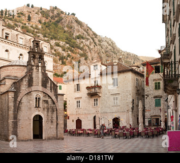 St Lukes Kirche (erbaut 1195) St Luke Platz in der Altstadt von Kotor in Montenegro. Stockfoto