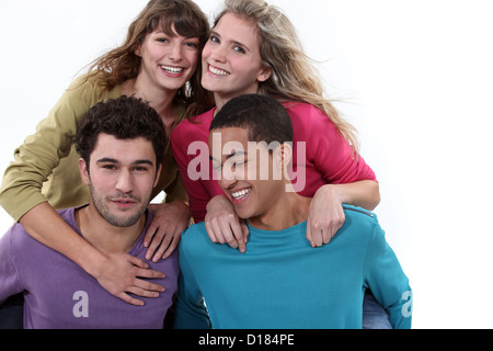 zwei Paare zusammen posieren Stockfoto