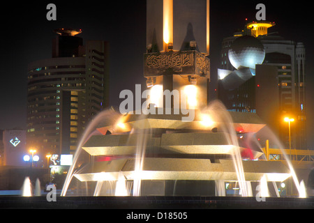 Dubai VAE, Vereinigte Arabische Emirate, Naher Osten, Deira, Al Rigga, Union Square, Dubai Creek Water Tower, Al Reem Tower, Etisalat Tower I, öffentlicher Brunnen, Stockfoto