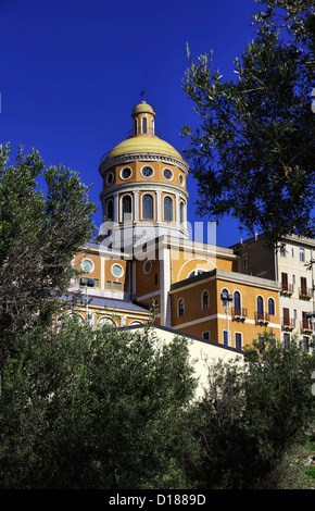 Italien, Sizilien, Tindari, St. Mary Sanctuary, die Kuppel von der Kathedrale und Olivenbäumen Stockfoto