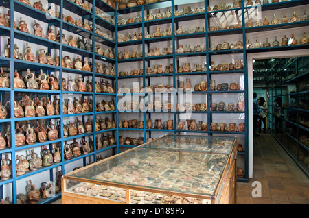 Larco Herrera Museumsgalerie Lagerung der präkolumbianischen Keramik Lima-Perú Stockfoto