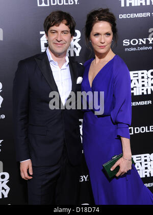 9. Dezember 2012 kommt - Hollywood, Kalifornien, USA - Mark Duplass & Katie Aselton für die Premiere des Films "Zero Dark dreißig" Dolby Theater. (Kredit-Bild: © Lisa O'Connor/ZUMAPRESS.com) Stockfoto